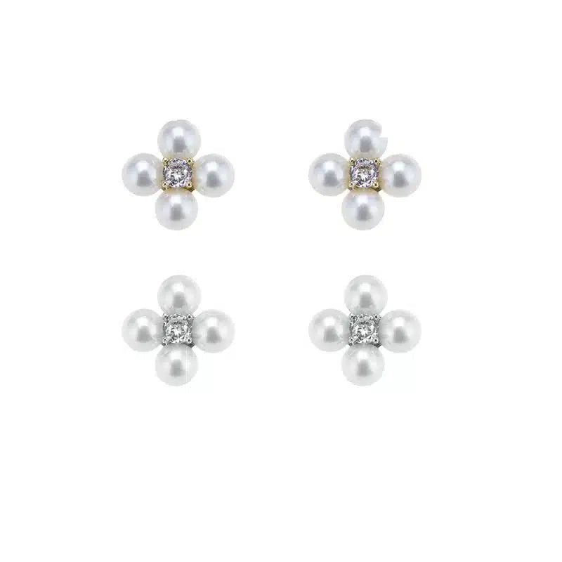 Ohrringe mit kleinen Perlen, Gold oder Silber