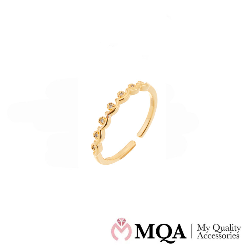 Ring, goldfarben mit einer Reihe schöner Steine