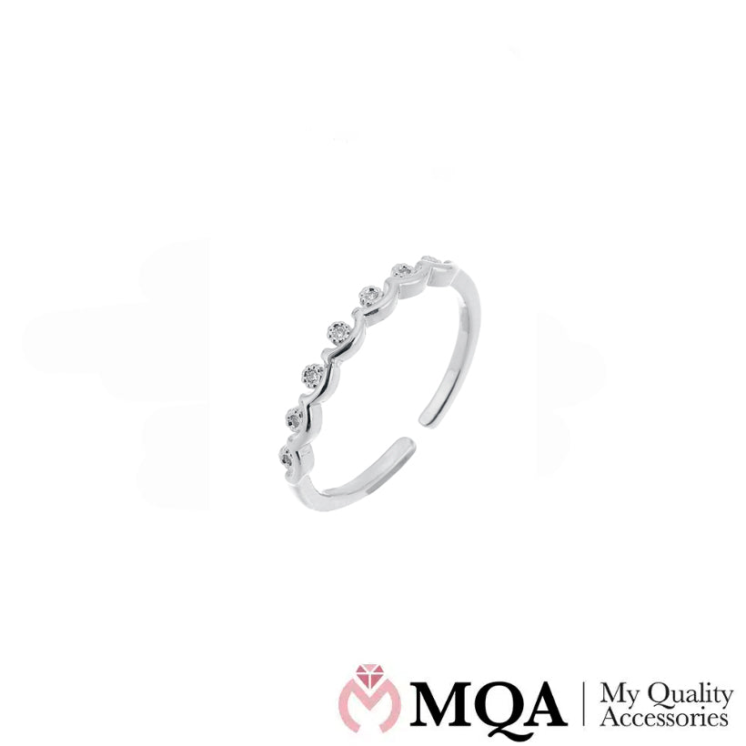 Ring, silberfarben mit einer Reihe schöner Steine