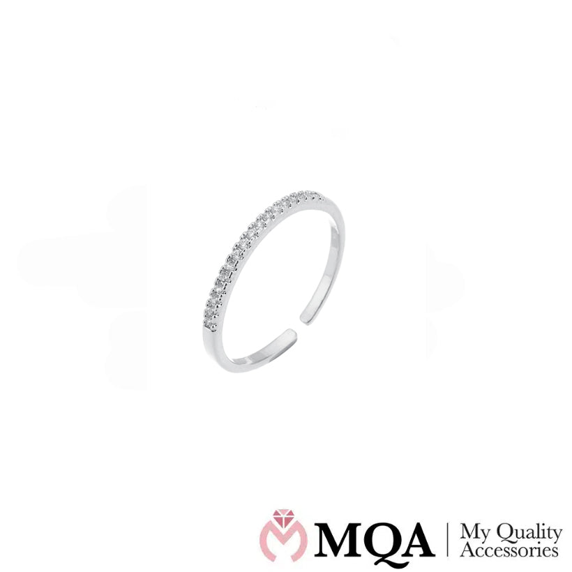 Ring, silberfarben mit einer Reihe schöner Steine