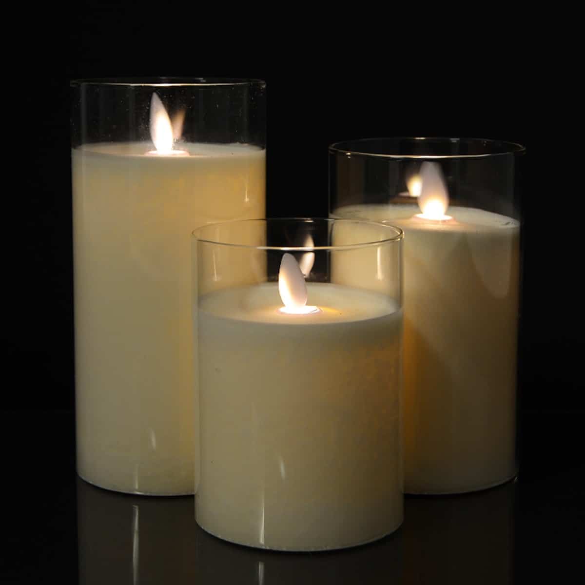 LED-Kerze in Glas mit beweglicher Flamme und Fernbedienung -Weiß- 3 St