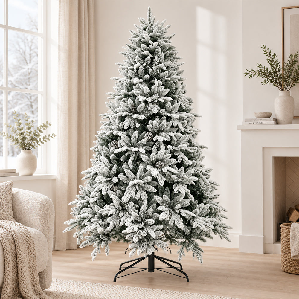 Weihnachtsbaum – Verschneit mit Tannenzapfen – 150, 180 & 210 cm
