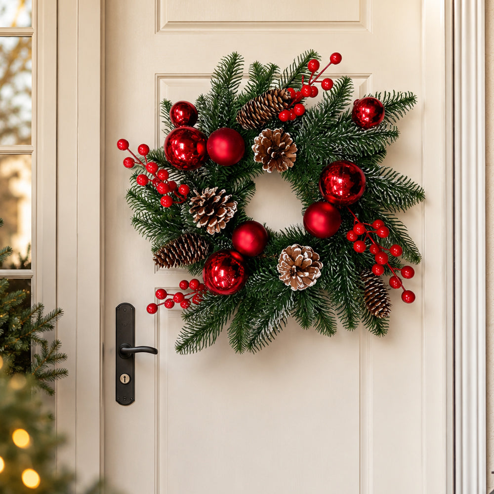 Exklusiver Weihnachtskranz 40 cm – Rote Kugeln, Beeren und Tannenzapfen