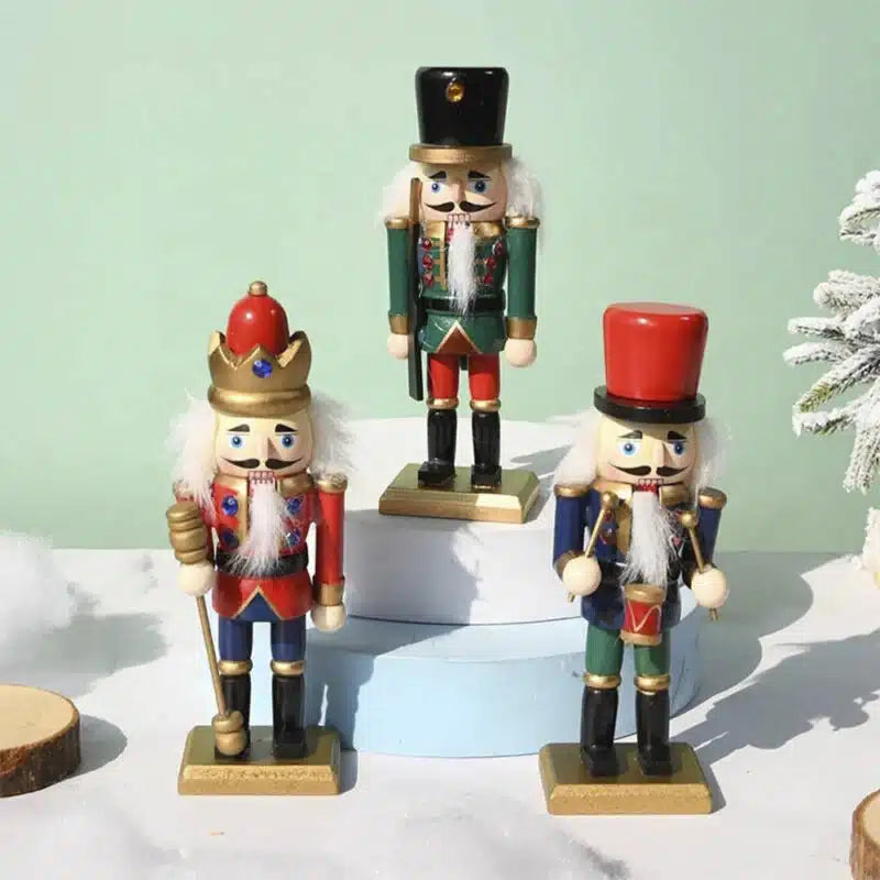 Nussknacker-Figuren aus Holz - 15 cm, Set mit 3 Figuren
