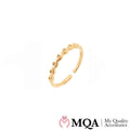 Ring, goldfarben mit einer Reihe schöner Steine