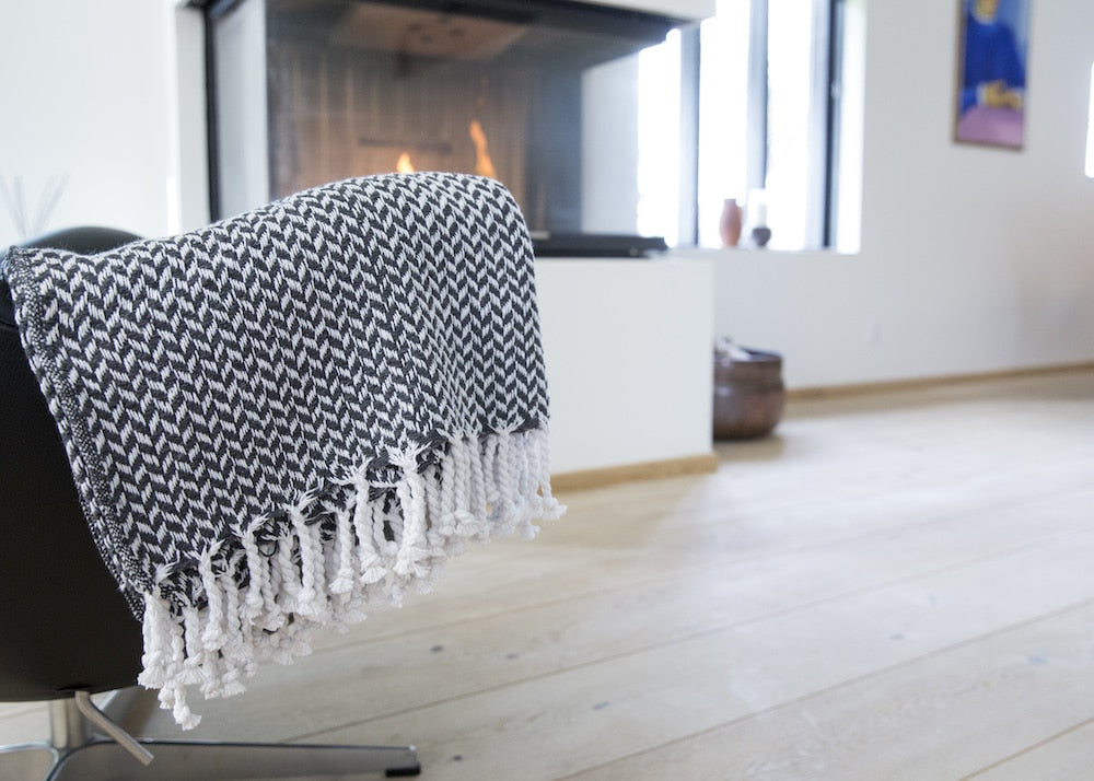 Decke mit Fransen aus 100 % Baumwolle - 135 x 200 cm. von Rugs'N'More