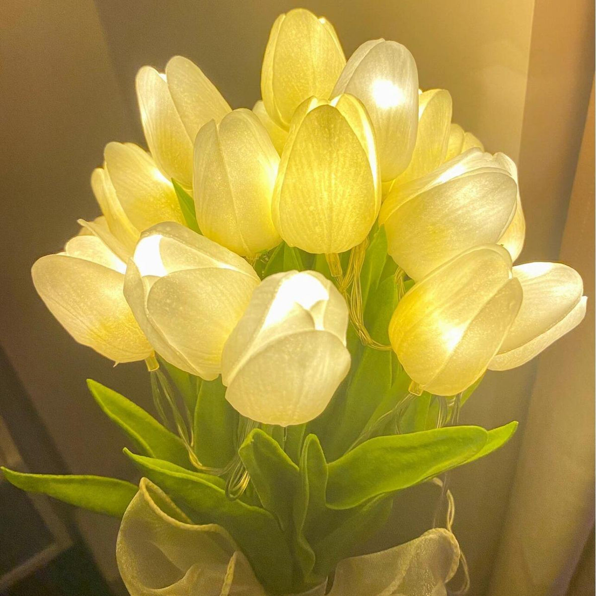 LED-Tulpenstrauß – 10 weiße Tulpen mit warmweißem Stimmungslicht