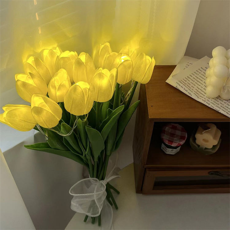 LED-Tulpenstrauß – 10 weiße Tulpen mit warmweißem Stimmungslicht