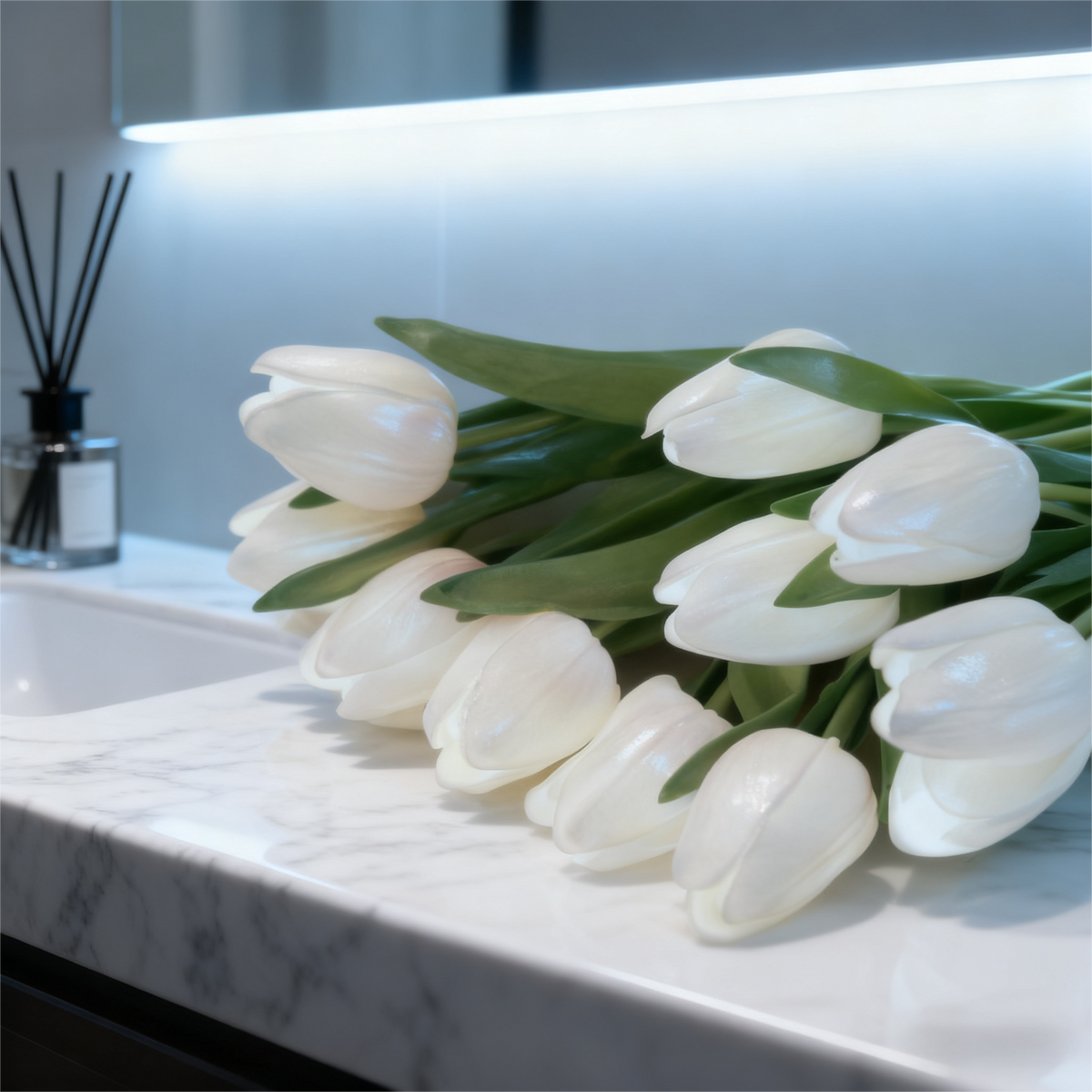LED-Tulpenstrauß – 10 weiße Tulpen mit warmweißem Stimmungslicht