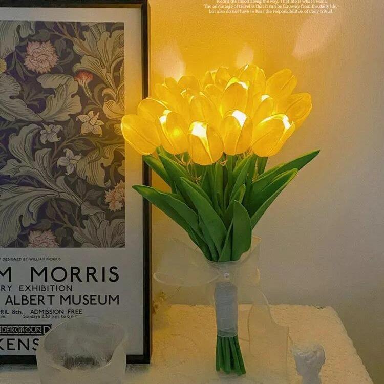 LED-Tulpenstrauß – 10 weiße Tulpen mit warmweißem Stimmungslicht