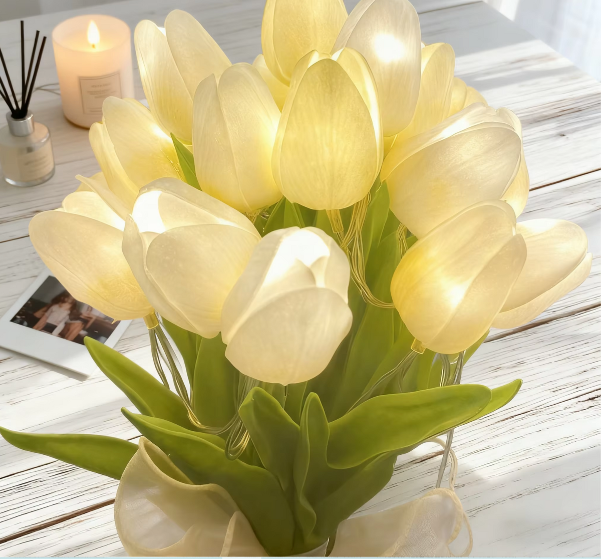 LED-Tulpenstrauß – 10 weiße Tulpen mit warmweißem Stimmungslicht