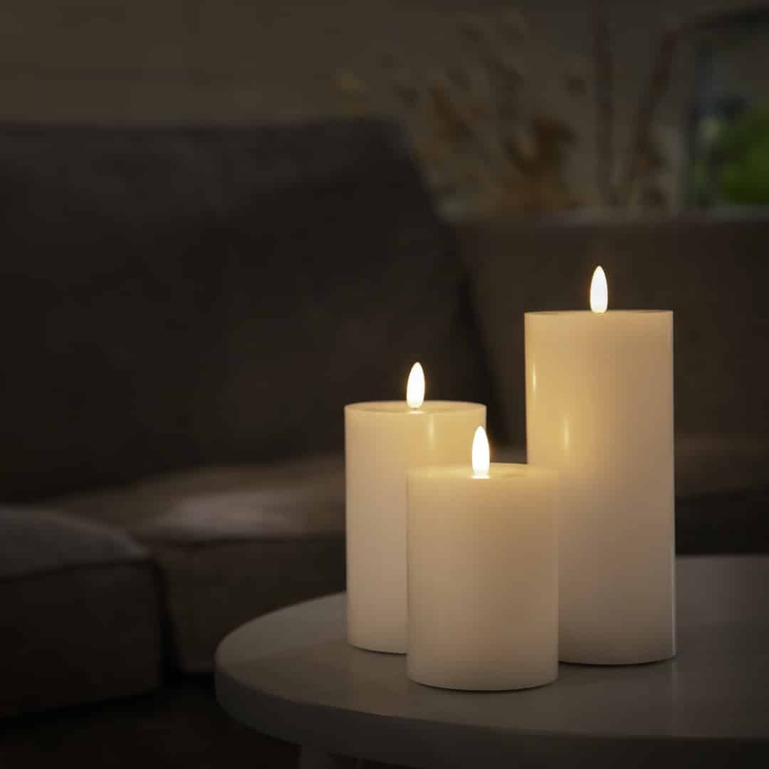 LED Kerze (1 Stück) mit realistischer 3D Flamme 5 x 15 cm