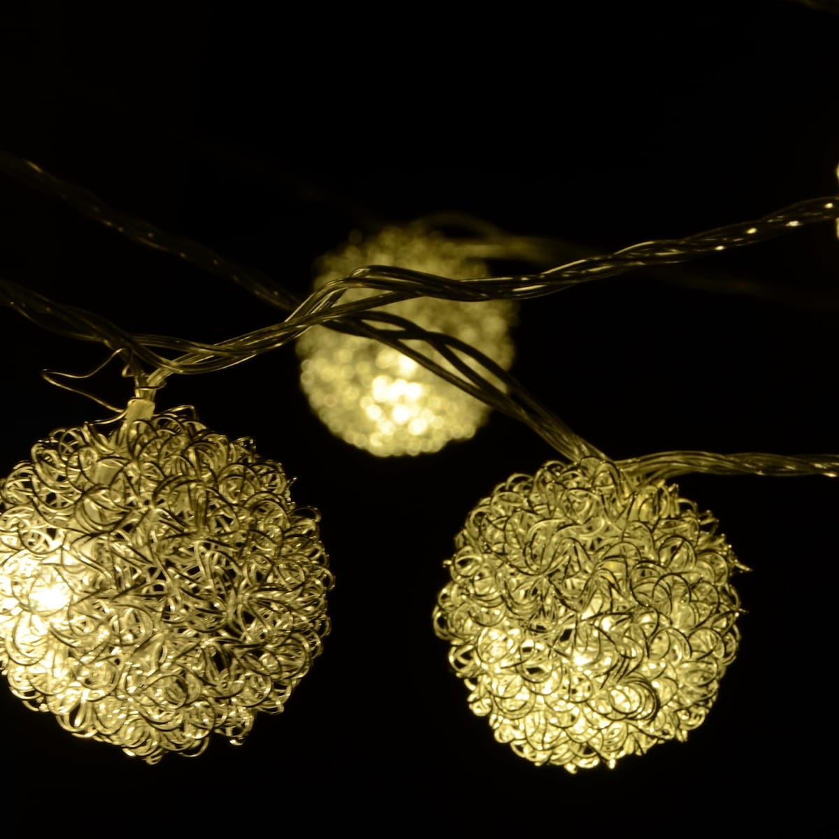 LED-Lichterkette mit 20 Kugeln - Gold (3 Meter)