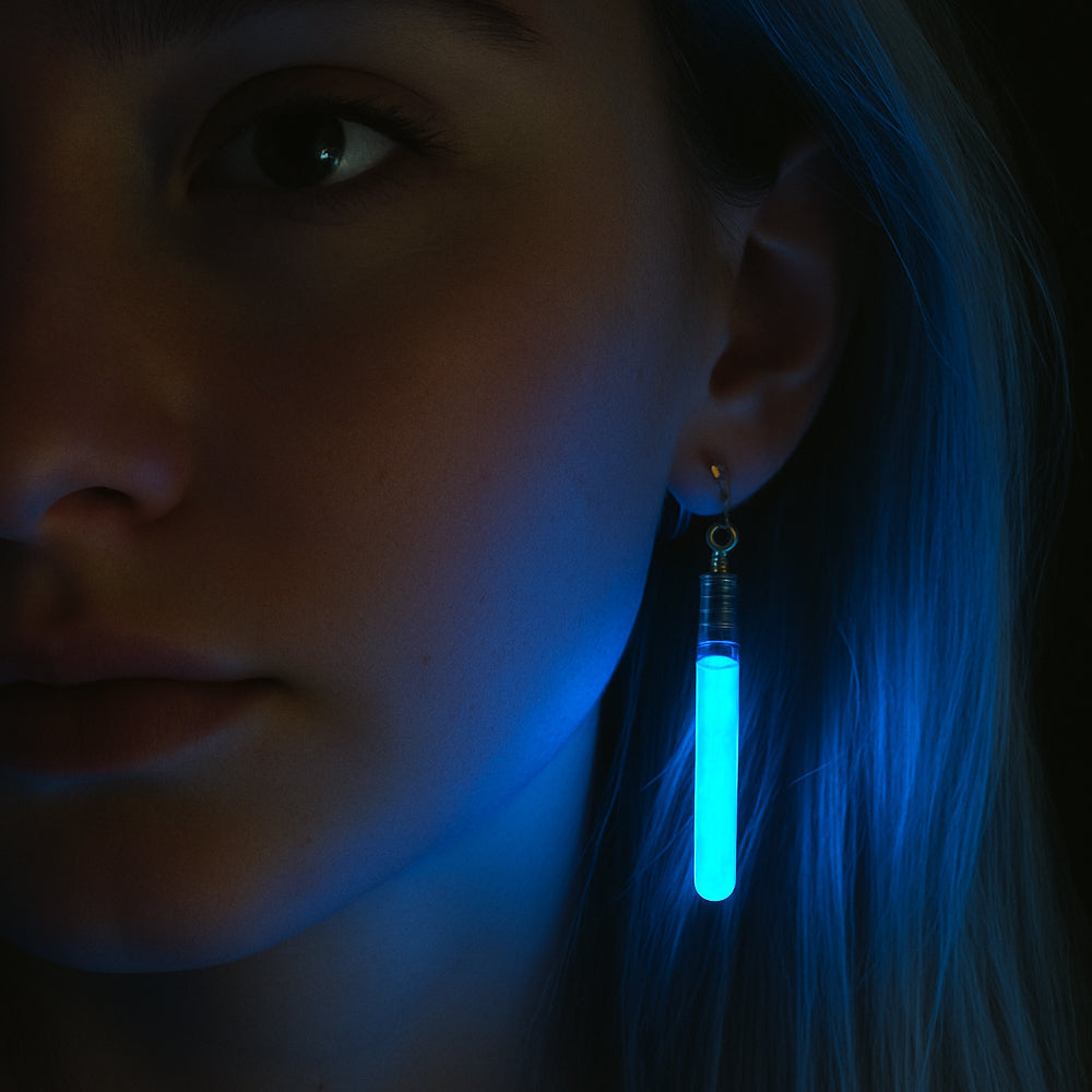 Glow-in-the-dark Ohrringe – Dreh das Licht und die Party auf!