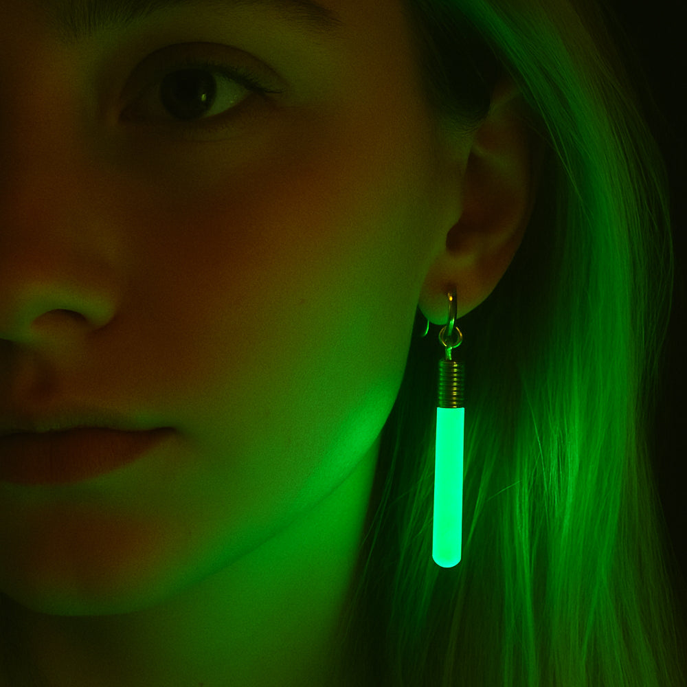 Glow-in-the-dark Ohrringe – Dreh das Licht und die Party auf!