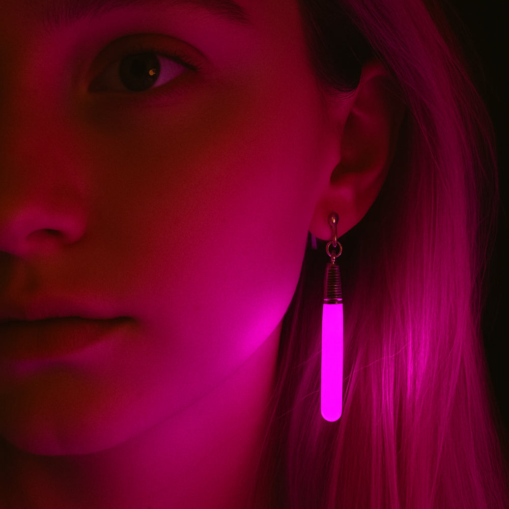 Glow-in-the-dark Ohrringe – Dreh das Licht und die Party auf!