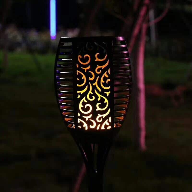 2 Stk. flammende LED-Fackeln auf Spießen mit Solarzellen für den Garten (78 cm.)
