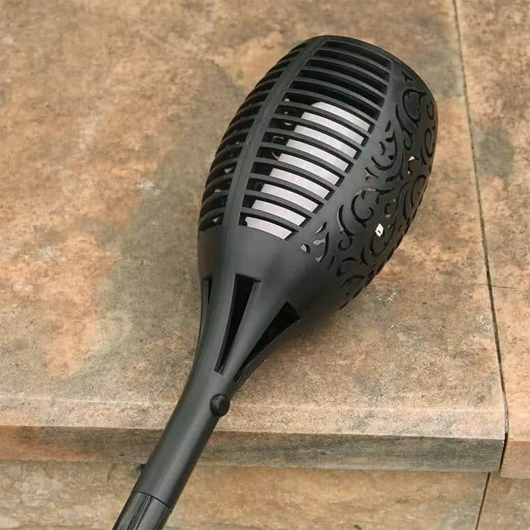 2 Stk. flammende LED-Fackeln auf Spießen mit Solarzellen für den Garten (78 cm.)