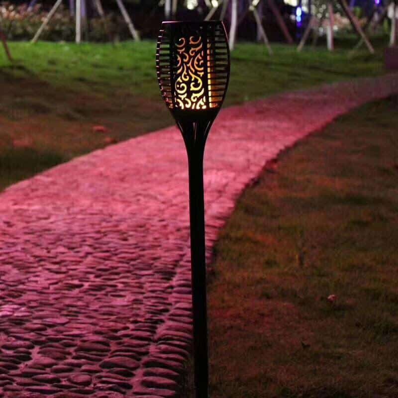 2 Stk. flammende LED-Fackeln auf Spießen mit Solarzellen für den Garten (78 cm.)