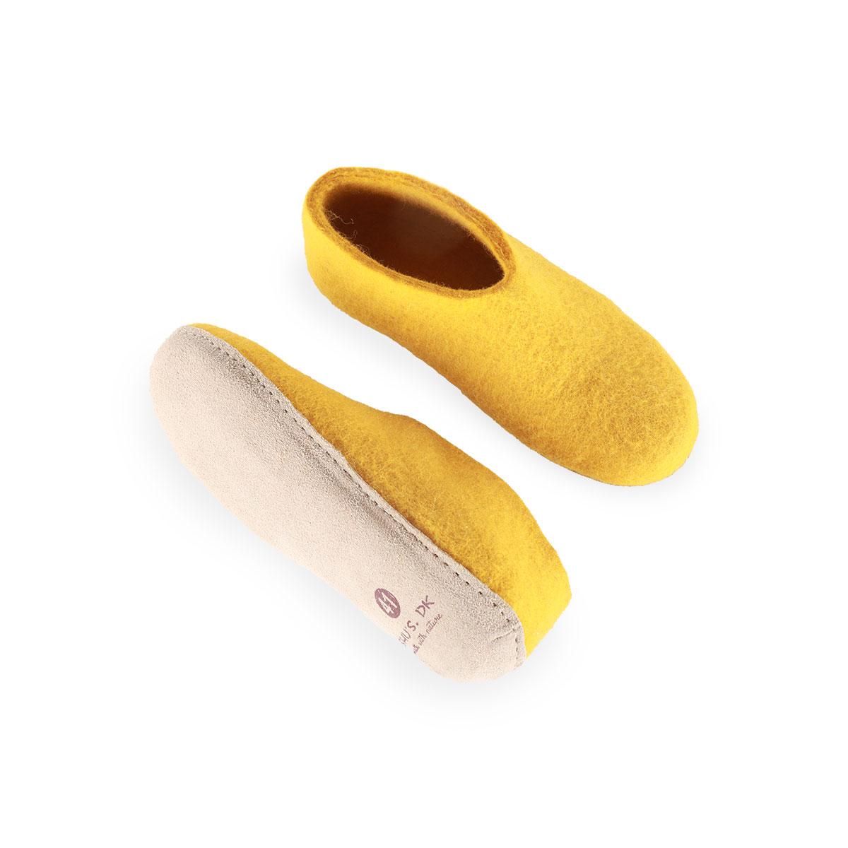 Wollhausschuhe (100% reine Wolle) - Modell Curry Gelb mit Sohle aus Leder - Dänisches Design von SHUS