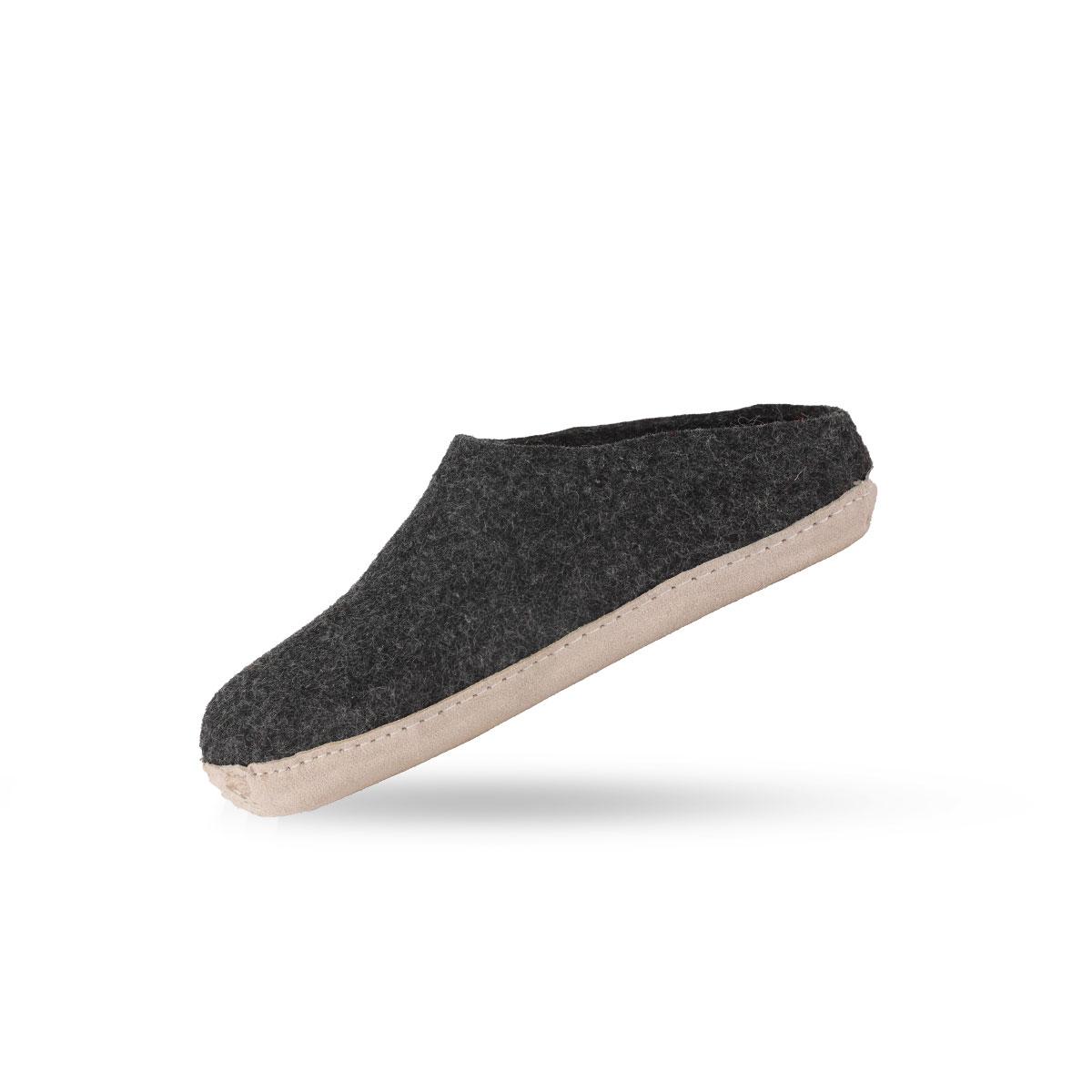 Wollpantoffel (100% reine Wolle) - Modell Koks mit Sohle aus Leder
