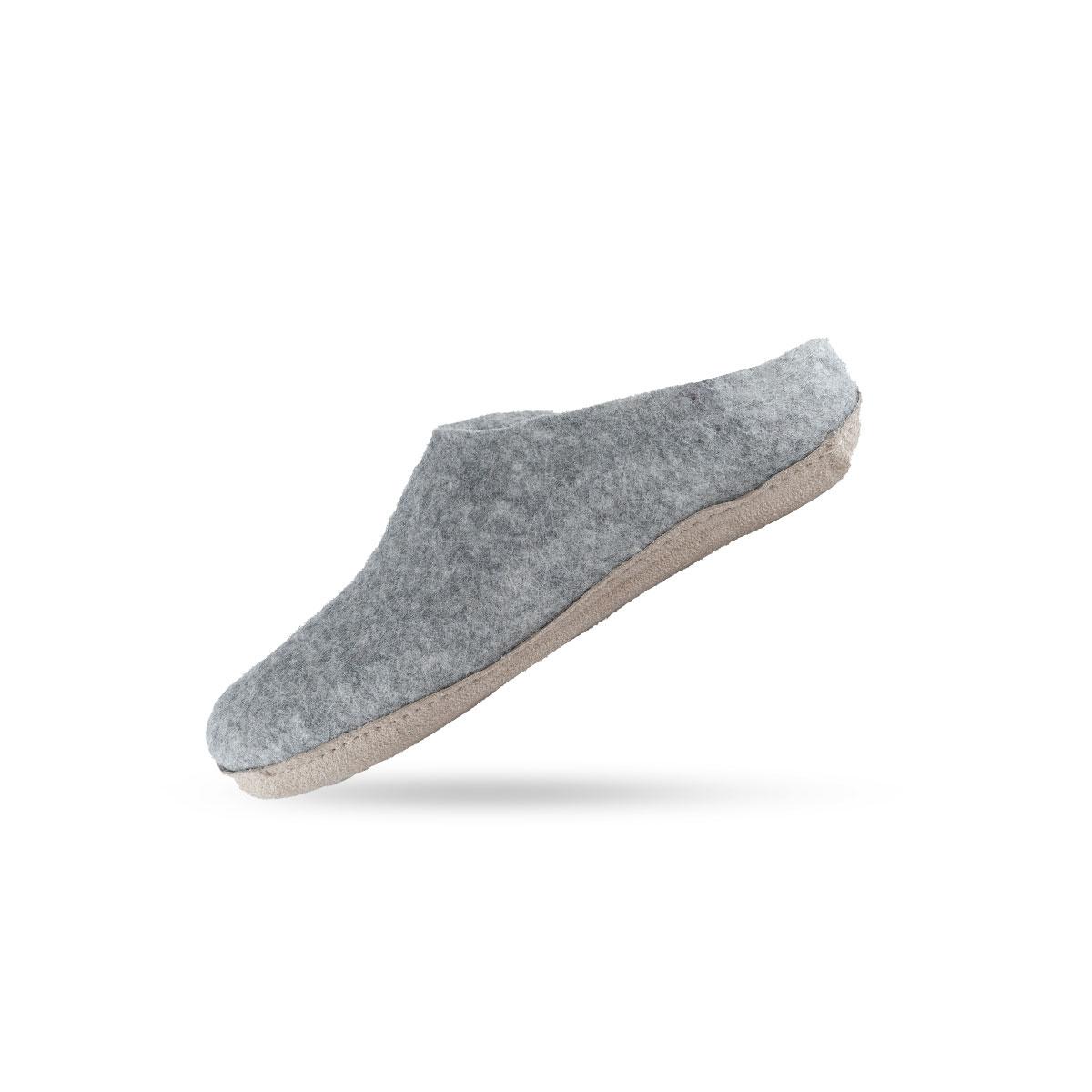 Wollpantoffel (100% reine Wolle) - Modell Grau mit Sohle aus Leder